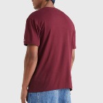 T Shirt Tommy Jeans bordeaux avec logo brodé