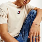 T Shirt Tommy Jeans homme Badge Tee beige