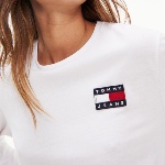 T Shirt manches longues Tommy Jeans femme blanc logo badge tee